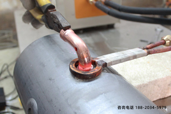 高頻香蕉视频污版壓力釺焊機-焊頭拆換方法