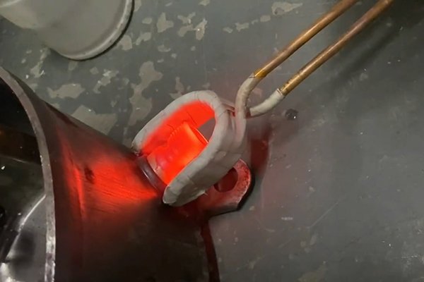 手持式高頻焊機，高頻加熱機它不單可以焊接銅管，還可以做熱處理