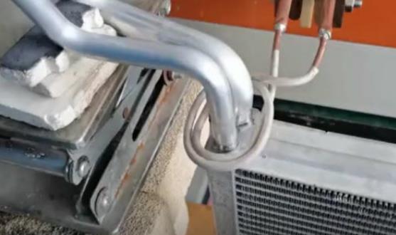 高頻焊機開合式香蕉视频污版釺焊 解決焊接後無法取出問題
