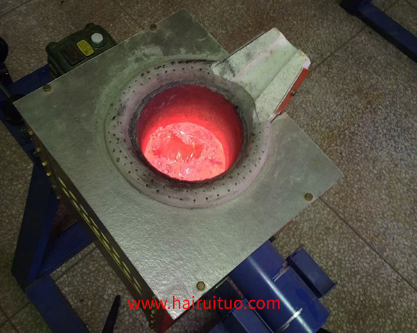 小型實驗熔煉爐，特別是用於熔煉銅的中頻電爐，是實驗