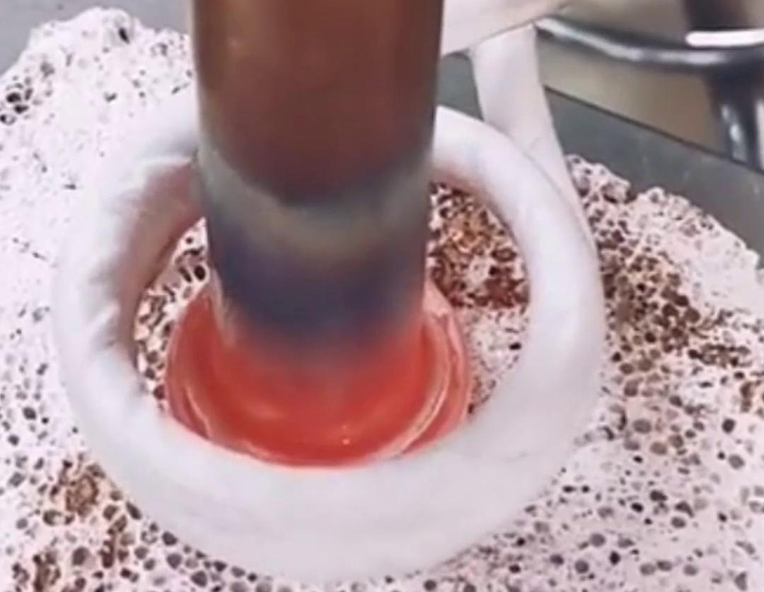 雙工位高頻香蕉视频污版焊接設備在不鏽鋼、銅和鋁的焊接中具有顯著的應用優勢