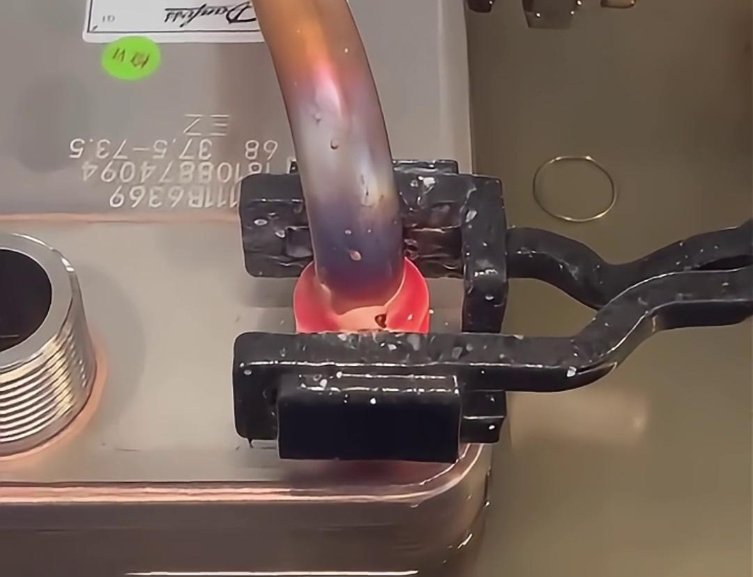 手持式高頻焊機，它在散熱器銅鋁焊接領域表現出色