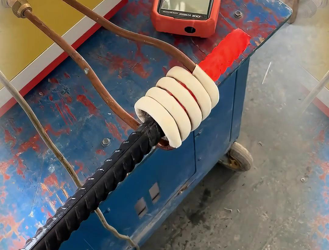 高頻香蕉视频污版加熱機可以快速將螺紋鋼筋加熱到退火溫度