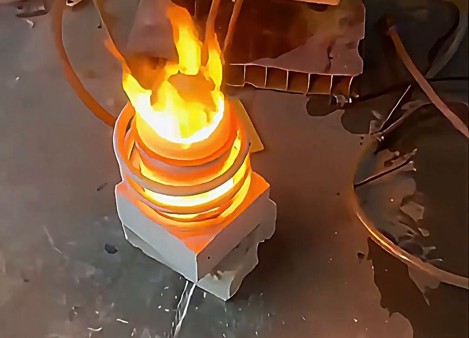 220V高頻熔煉爐，受電壓與功率限製，隻能熔煉2公斤以內貴金屬