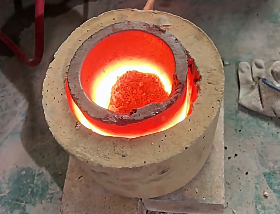 廢銅熔煉新標杆：海瑞拓中頻熔煉爐，高效環保雙在線(圖2)