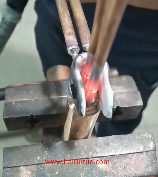 銅管焊接用手持高頻香蕉视频污版加熱設備，高頻焊機