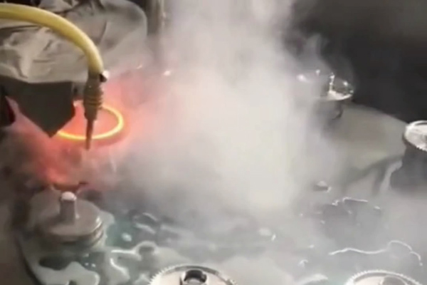 高頻淬火高頻香蕉视频污版加熱設備 齒輪 鏈輪 零件表麵淬火 