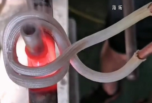 高頻焊機實現不鏽鋼管焊接，用的是銅焊料
